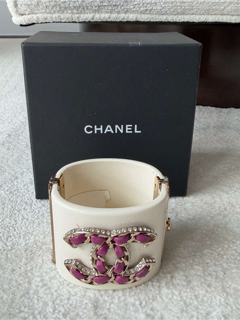 100% Authentic-CHANEL Cream Resin Cuff w/ Gold & Pink leather Interwoven CC - Picture 2 of 7
